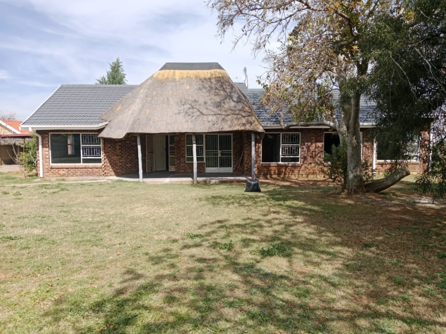 To Let 3 Bedroom Property for Rent in Riebeeckstad Free State